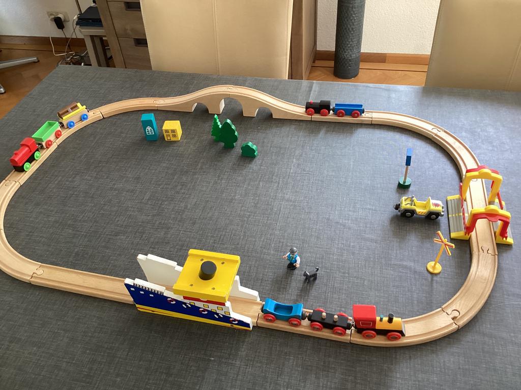 Houten treinbaan , brug spoorweg overgang,treintjes, Kinderen en Baby's, Speelgoed | Houten speelgoed, Ophalen, Zo goed als nieuw