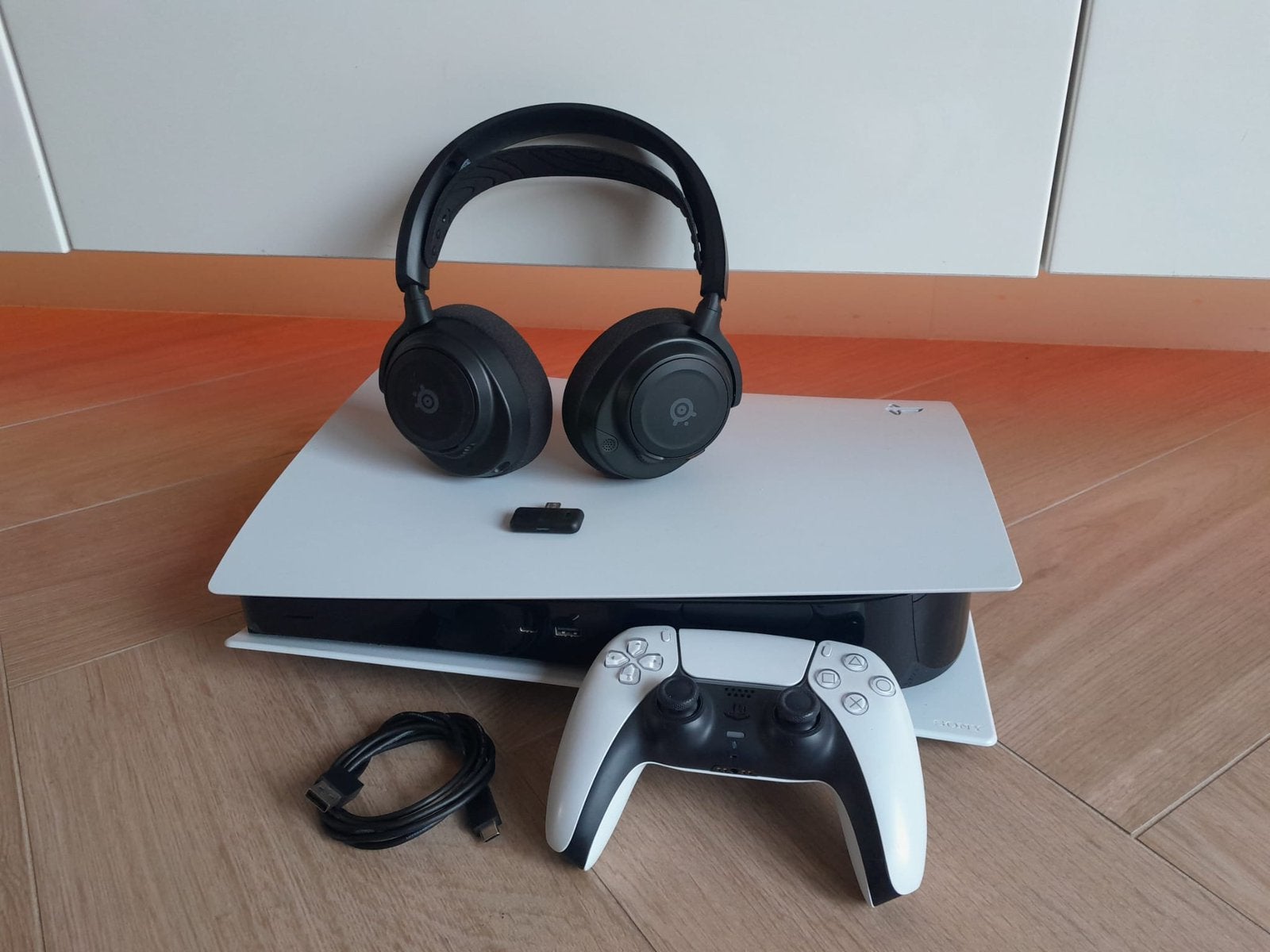 Playstation 5 digital, 825G + gaming headset Arctis Nova 7, Ophalen, Zo goed als nieuw