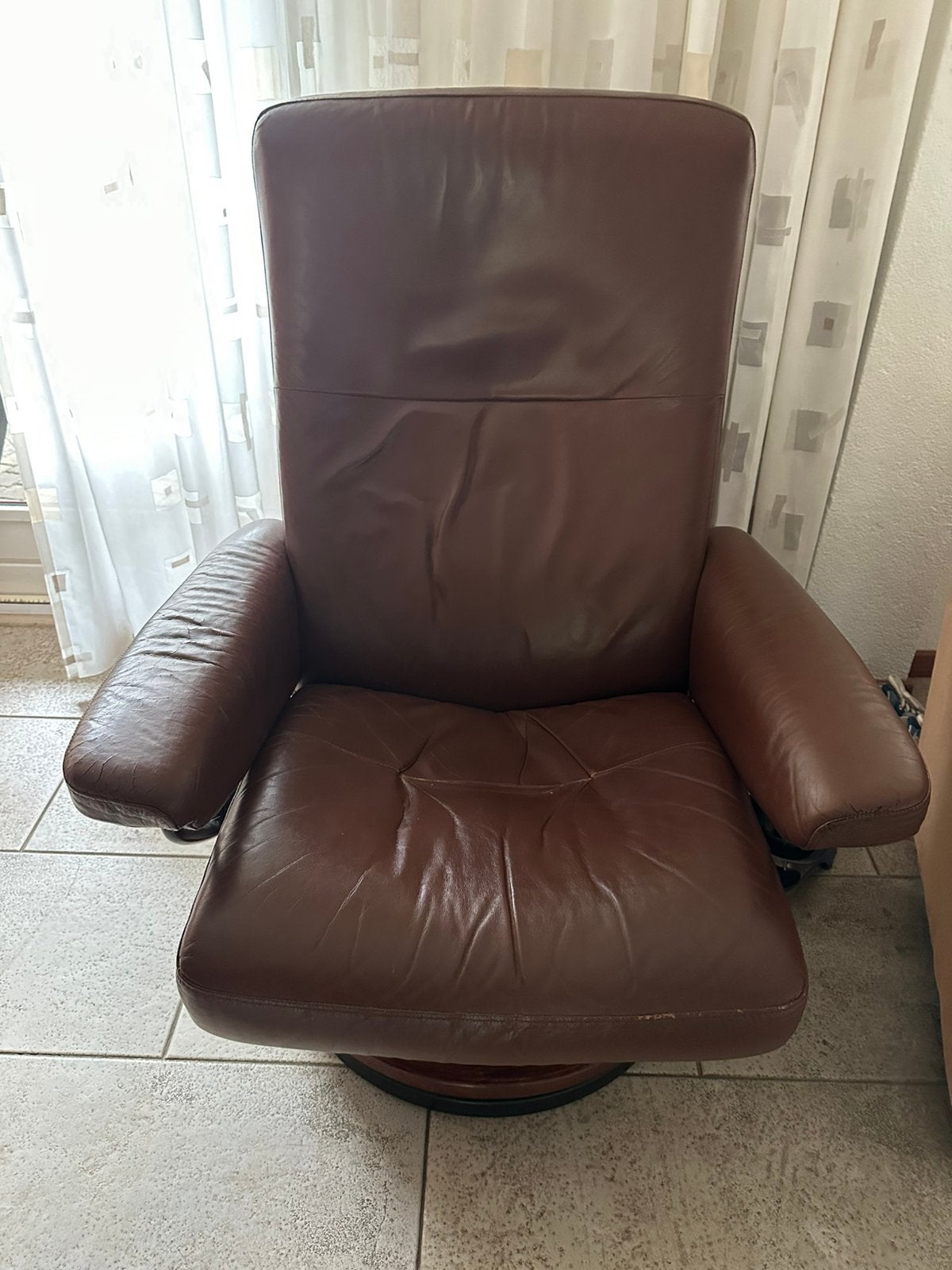Relaxstoel in bruin leer, Ophalen, Gebruikt, Leer, 50 tot 75 cm