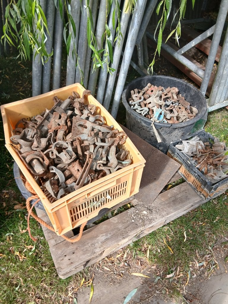 Steigerpijpen, H-jukken, klemmen en steigerplanken te koop, Doe-het-zelf en Verbouw, Metalen, Ophalen, Gebruikt, IJzer