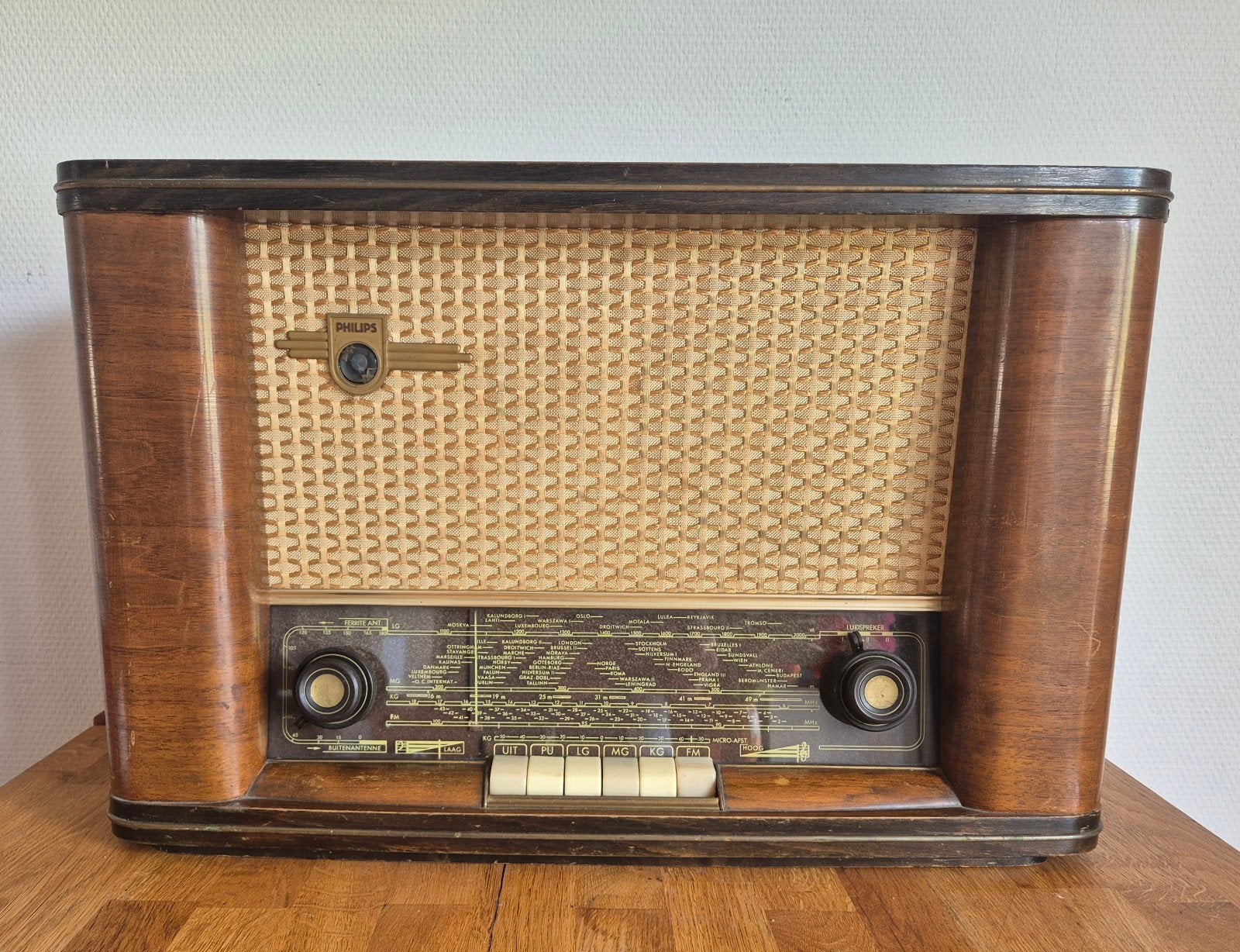 Philips buizenradio bx631a uit 1953, Antiek en Kunst, Antiek | Tv's en Audio, Ophalen
