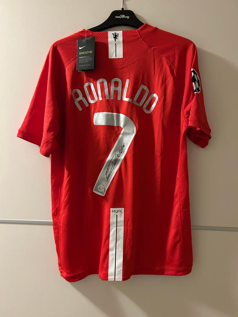 Gesigneerd Cristiano Ronaldo shirt met certificaat, Ophalen of Verzenden, Zo goed als nieuw, Shirt