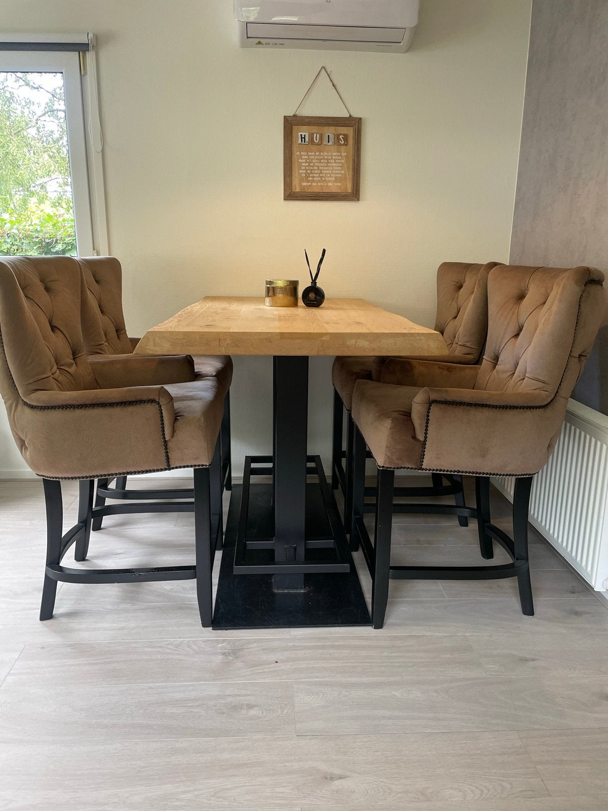 Bartafel met 4 barstoelen - UrbanSofa by Ira Ness, Ophalen, Met voetsteun, Zo goed als nieuw, 90 cm of meer