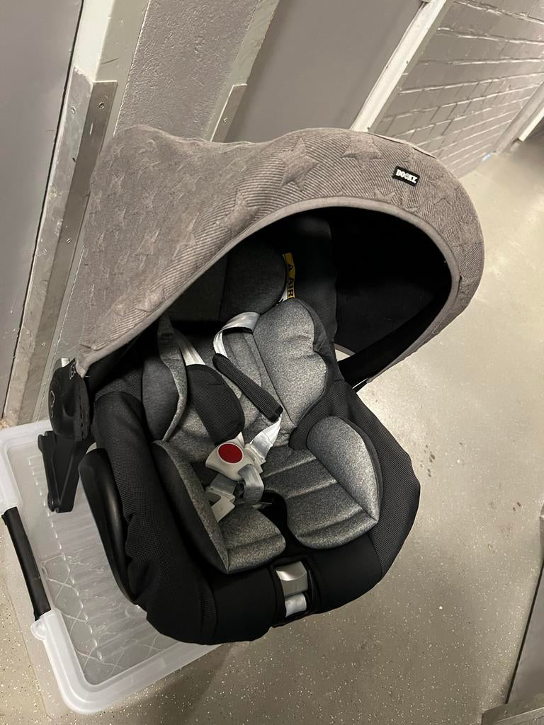 Maxi-Cosi autostoel met Dooky zonnekap, Ophalen, Autogordel, Zijbescherming, Zo goed als nieuw