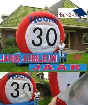 verjaardag bord op lucht 01 tot en met 99 jaar bensan enter, Hobby en Vrije tijd, Feestartikelen | Verhuur, Ophalen, Zo goed als nieuw
