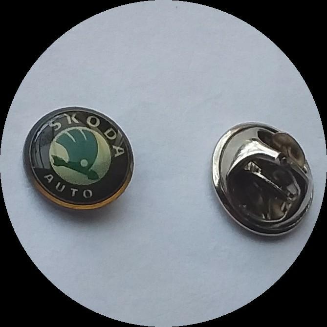 SKODA logo, klein model, Ophalen of Verzenden, Zo goed als nieuw, Transport, Speldje of Pin