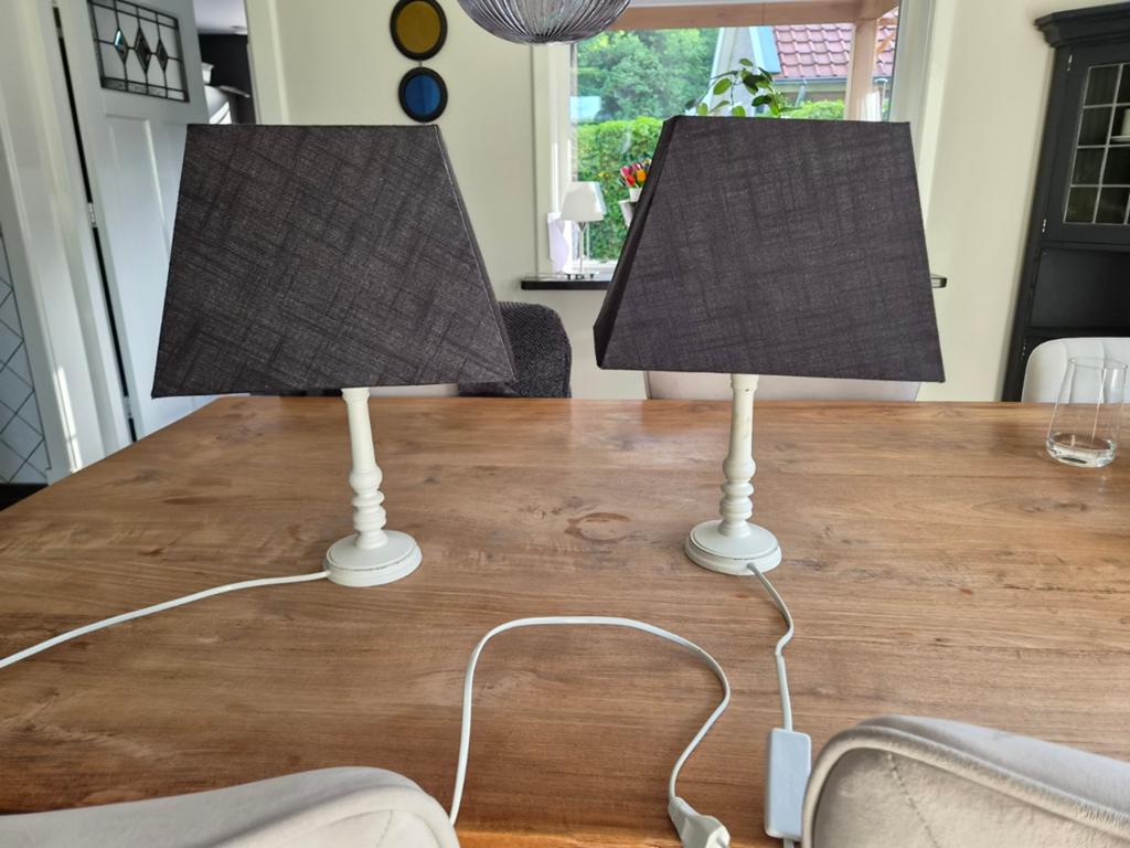 Set van 2 schemerlampjes met houten voet en zwarte kap, Gebruikt, Modern, Sfeervol, Ophalen of Verzenden, Stof