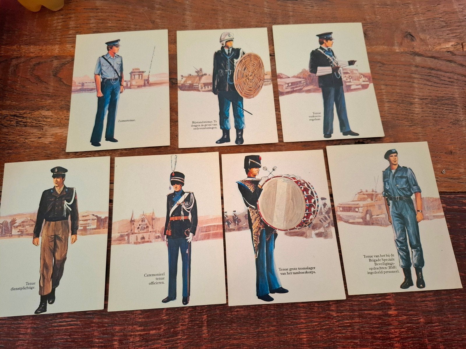 Vintage Ansichtkaarten Koninklijke Marechaussee (ca. 1979), Verzenden