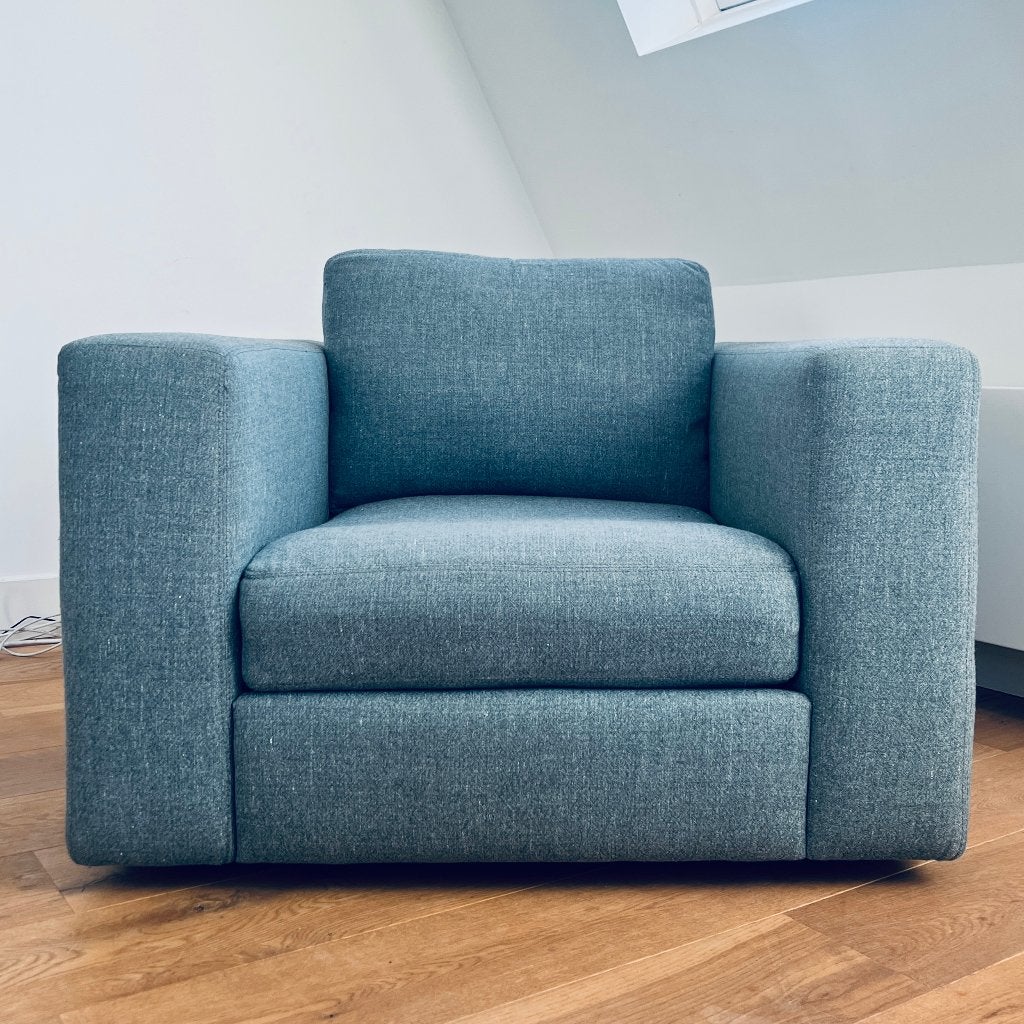 Reid fauteuil + hocker (DWR) – luxe moderne designset, Huis en Inrichting, Banken | Bankstellen, Zo goed als nieuw, Rechte bank