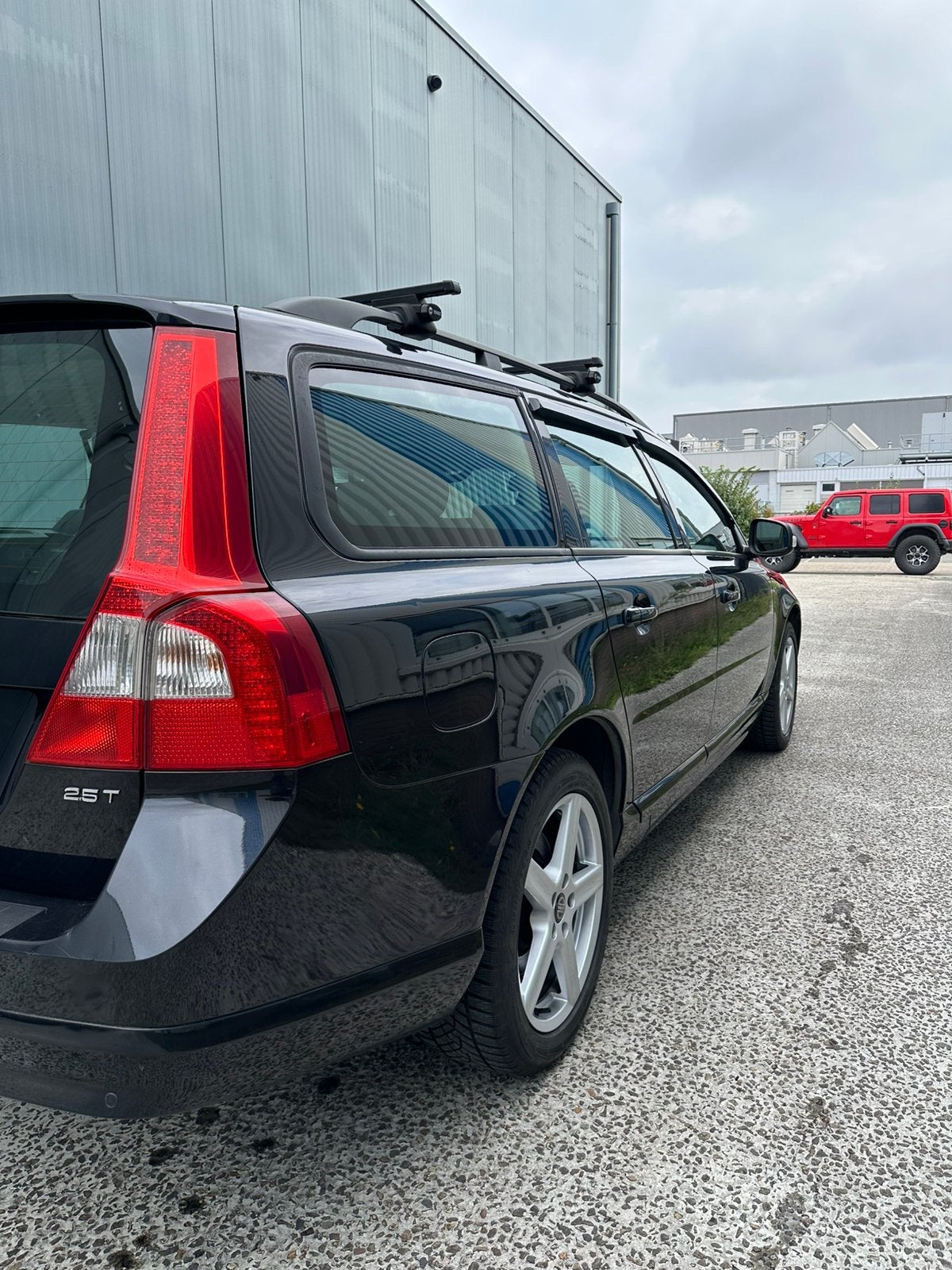 Volvo V70 2.5 T AUT 2008 Zwart, Auto's, 1800 kg, Stationwagon, Particulier, 93 €/maand
