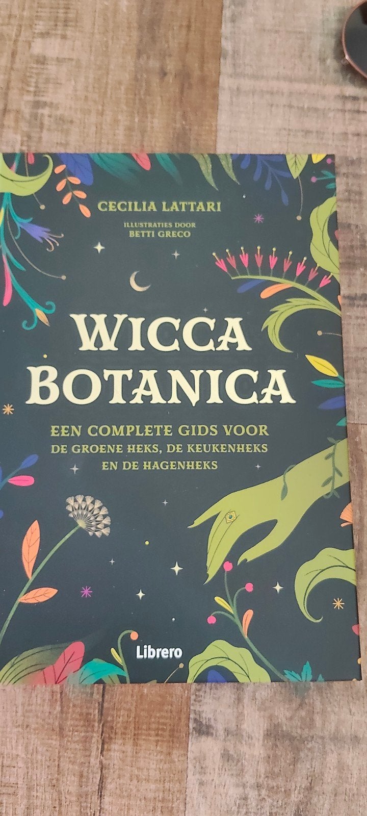 Cecilia Lattari - Wicca botanica, Astrologie, Ophalen of Verzenden, Zo goed als nieuw, Overige typen