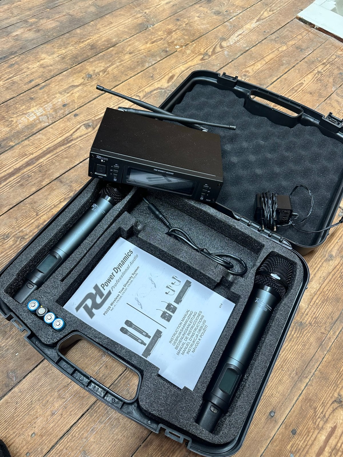 Power Dynamics PD220 UHF draadloos microfoonsysteem, Ophalen of Verzenden, Zo goed als nieuw, Zangmicrofoon, Draadloos