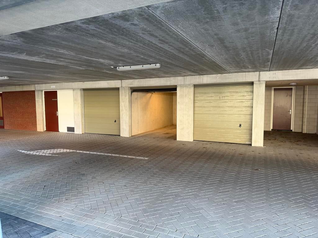 Garagebox Fultobaan in Nieuwegein met stroom voorziening, Utrecht