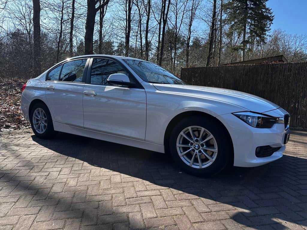 BMW 3-Serie 316i F30 Airco/Cruise/Elekramen/Pdc/Trekh/Nap, Auto's, 1360 kg, Euro 5, Zwart, 4 cilinders