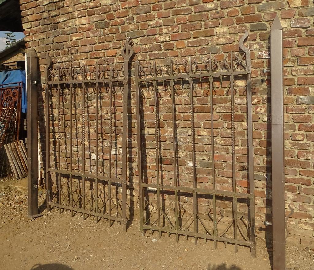 antieke vol ijzeren gesmede geklonken poort hek, Ophalen