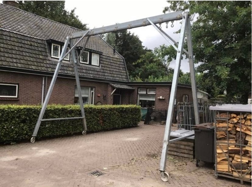 Mobiele portaalkraan op wielen, Ophalen