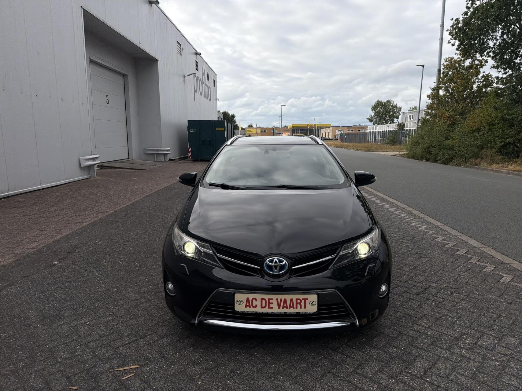 Toyota Auris 1.8 Hybrid Lease+ - NAVI/PANODAK/XENON/CAM/NAP, Euro 5, 136 pk, Gebruikt, Zwart