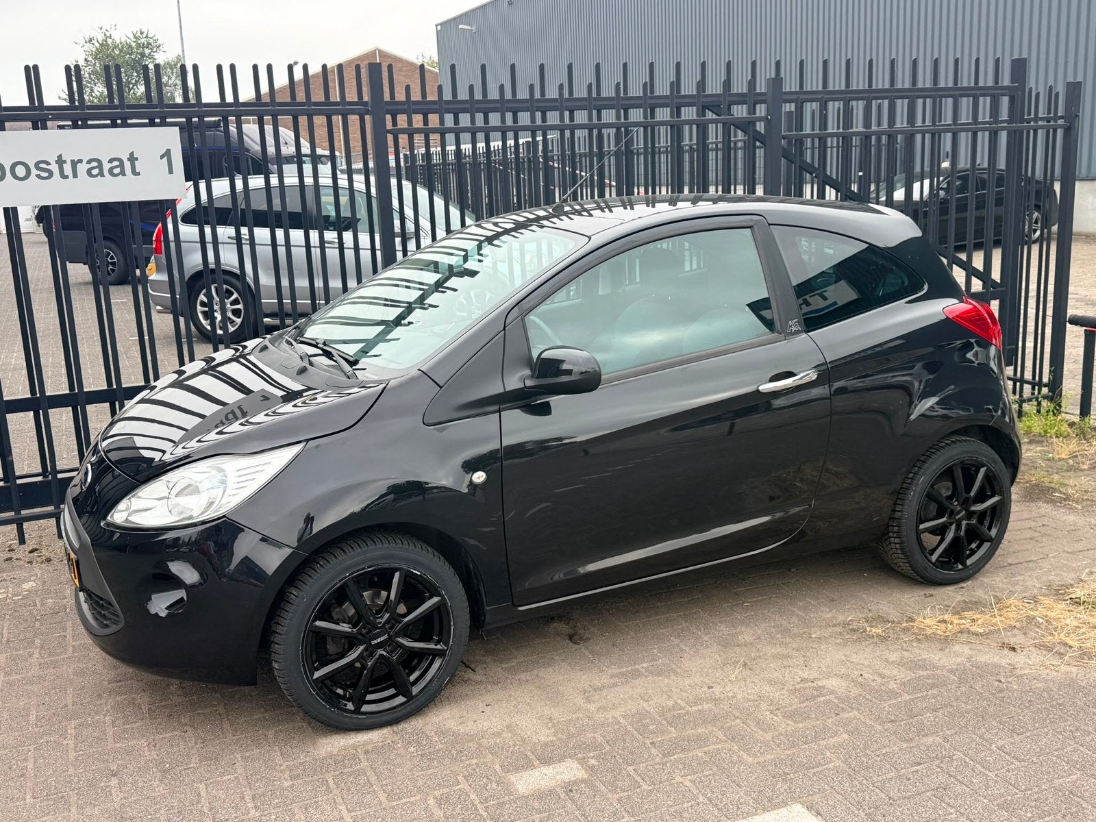Ford Ka 1.2 69pk 2012 Zwart, Voorwielaandrijving, 1242 cc, 4 cilinders, 4 stoelen