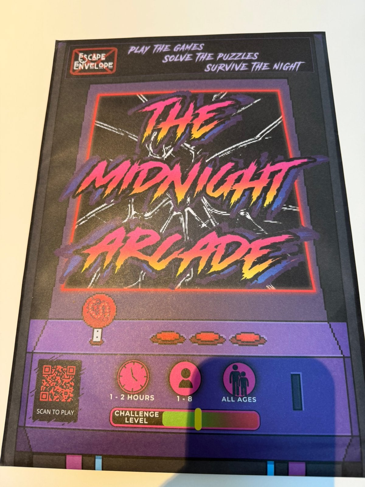 The midnight arcade van escpae envelope (Eng), Een of twee spelers, Ophalen of Verzenden, Zo goed als nieuw, Escape envelope