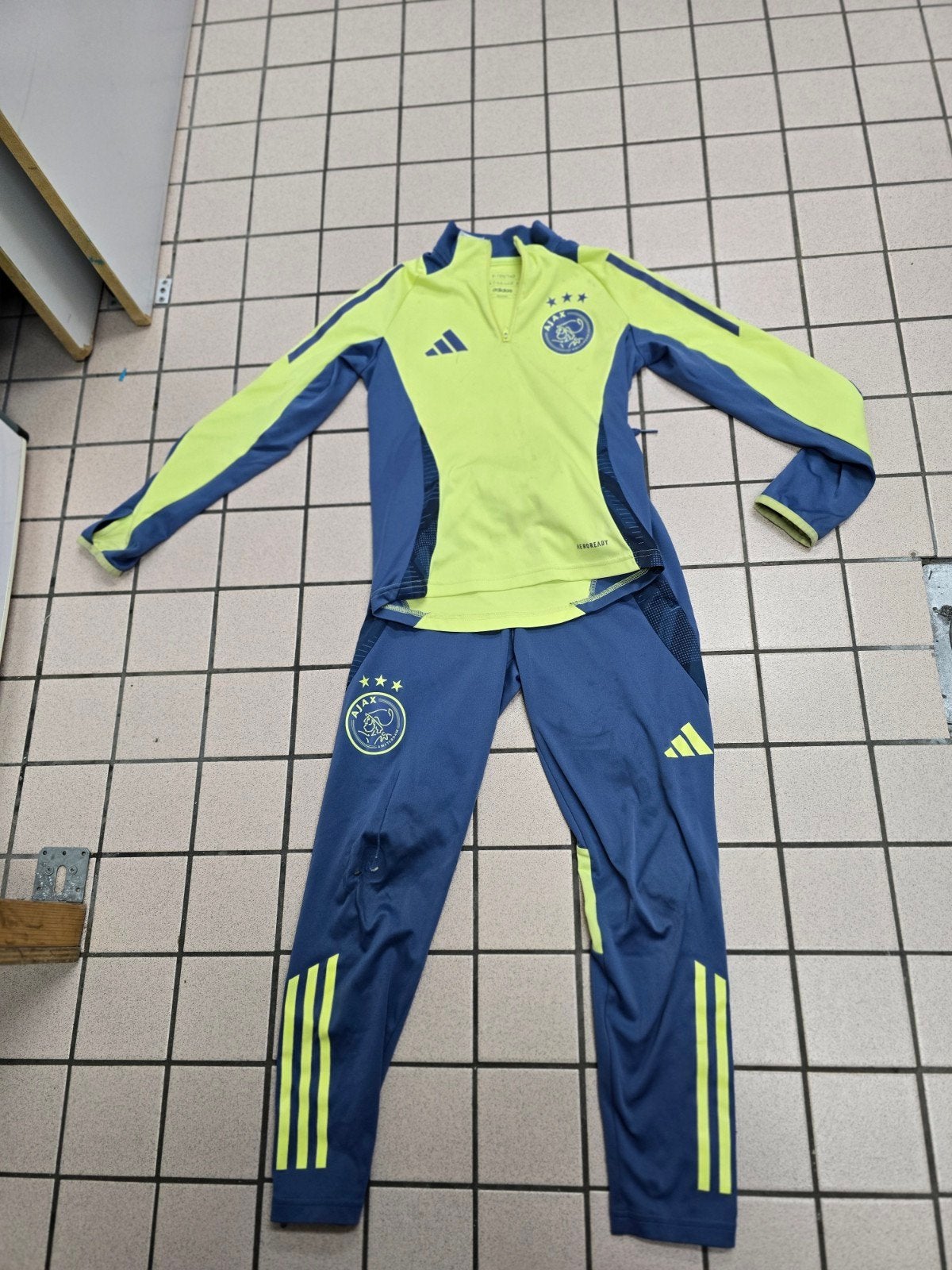 ajax trainingspak ajax, Adidas, Gebruikt, Jongen of Meisje, Sport- of Zwemkleding