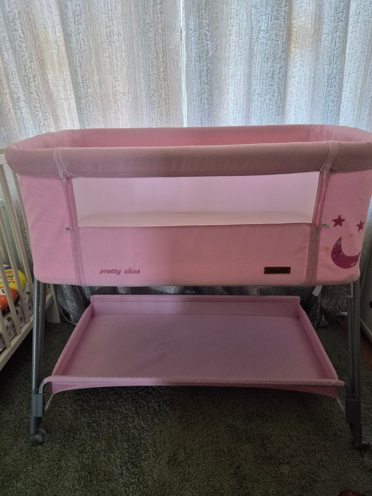 Roze Co-sleeper en Wipstoeltje - Zo goed als nieuw, Ophalen, Zo goed als nieuw, Wieg