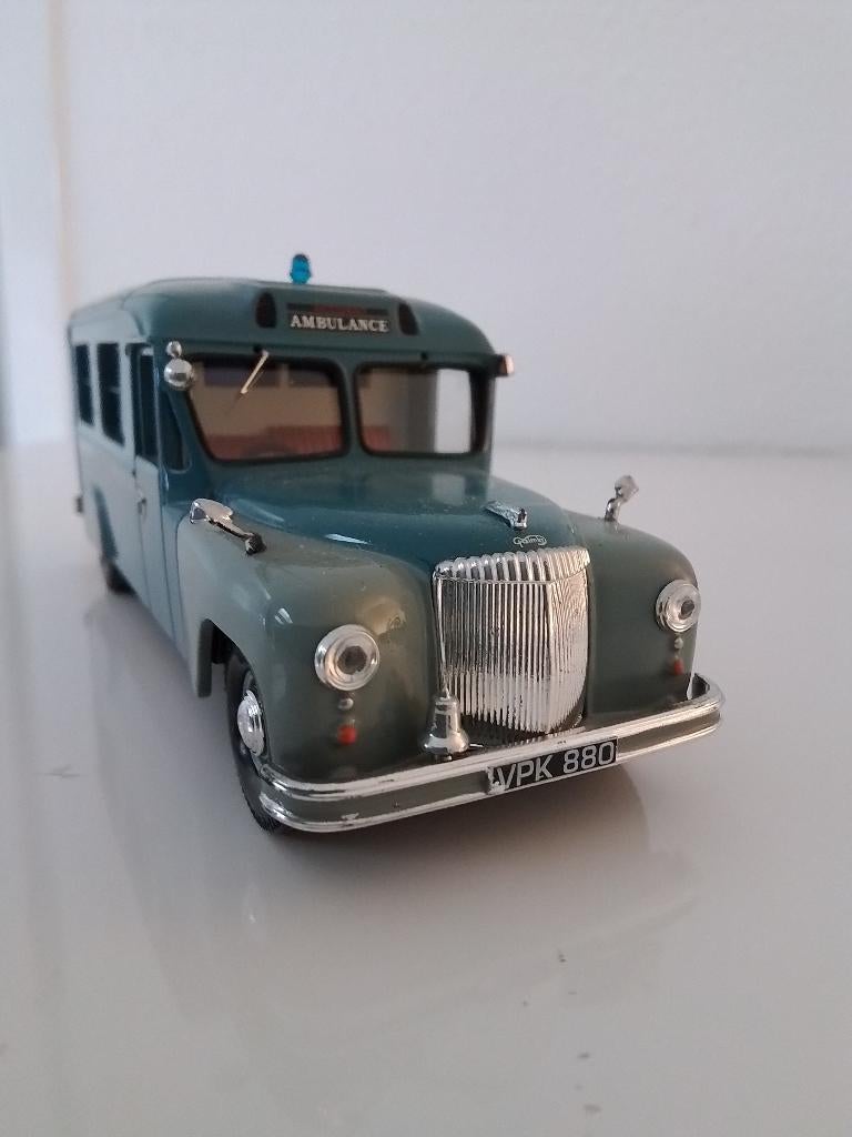 Daimler  ambulance corgi 1/50, Ophalen of Verzenden, Zo goed als nieuw, Bus of Vrachtwagen, Corgi
