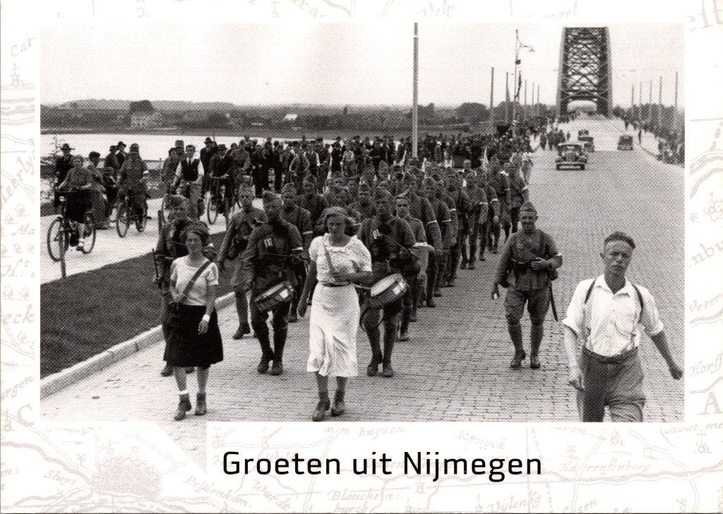 Nijmegen - 12 oude ansichtkaarten Nijmeegse Vierdaagse VII, Verzamelen, Ansichtkaarten | Nederland, Verzenden, 1960 tot 1980, Gelopen