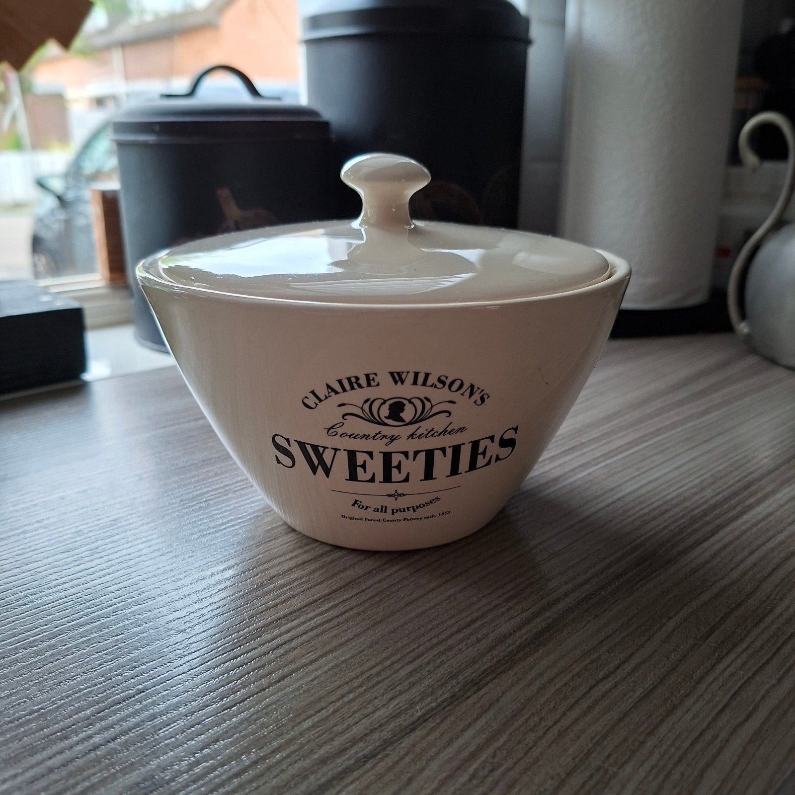 Te koop Claire Wilsons Sweeties pot, Ophalen of Verzenden, Zo goed als nieuw, Steen/keramiek, Pot, Bus of Blik
