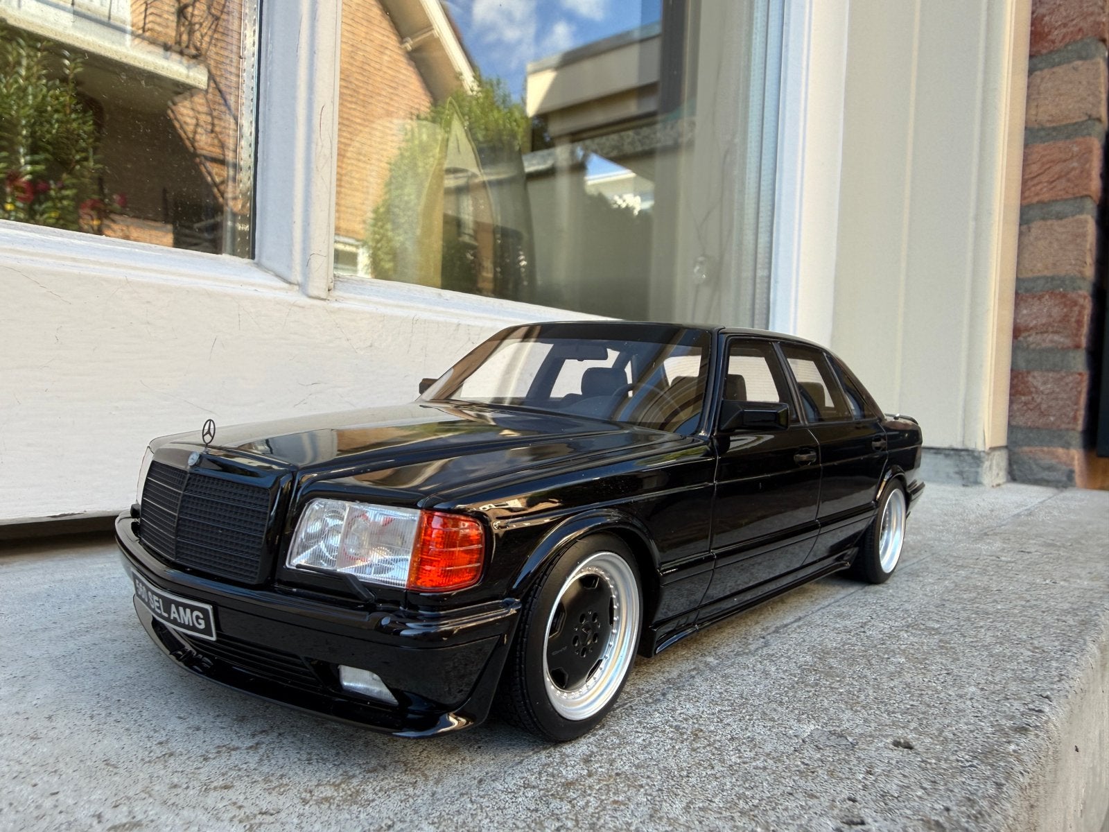 1:18 Mercedes 560 SEL W126 AMG zwart 1985 Otto Models OT297, Hobby en Vrije tijd, Modelauto's | 1:18, 2, rue de l'écusson, Zone commerciale Oxygène Sud, Josselin, 56120, FR