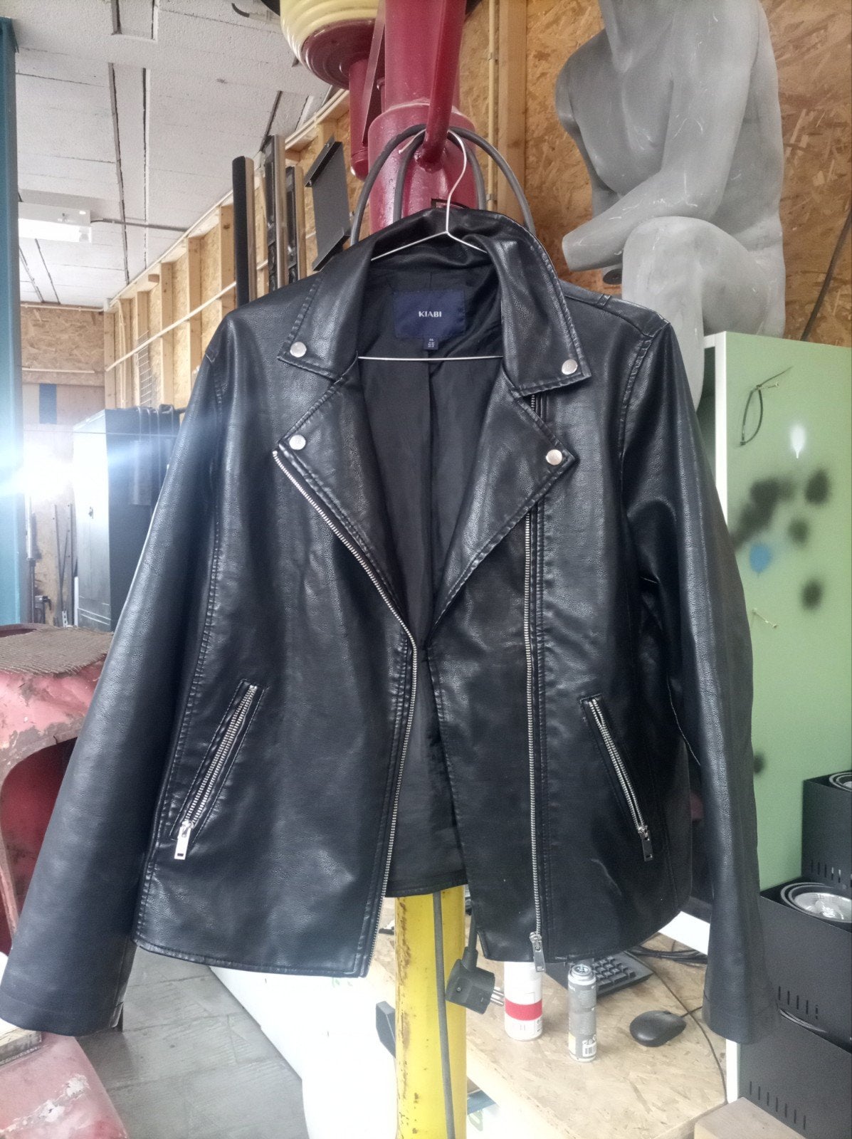 Nieuwe kunstlederen biker jas - Kiabi - Maat 46 (XL), Kleding | Dames, Zwart, Maat 46/48 (XL) of groter, Nieuw, Ophalen of Verzenden