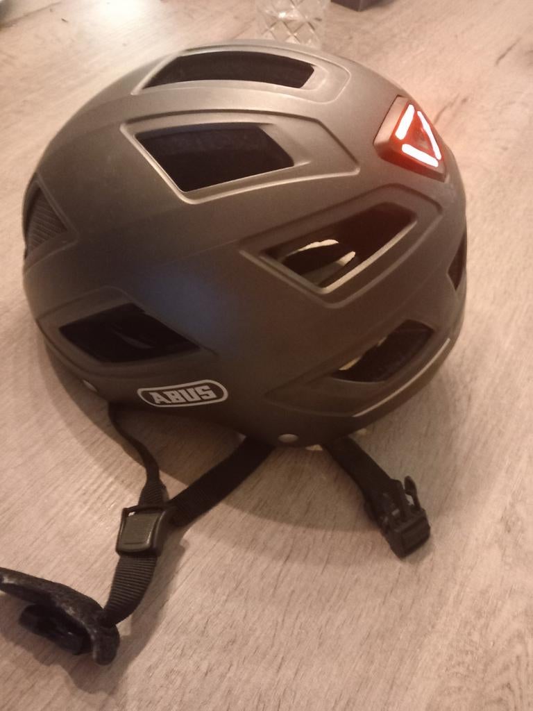 helm maat M, Fietsen en Brommers, Fietsaccessoires | Fietshelmen, Ophalen of Verzenden, Zo goed als nieuw