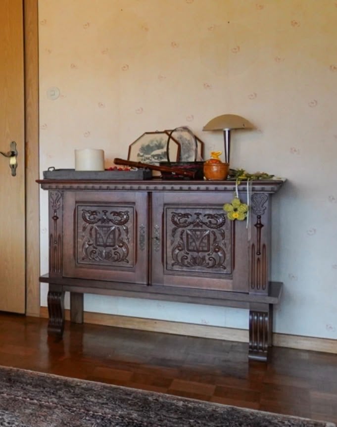 Antieke houten dressoir met sierlijk houtsnijwerk, Ophalen