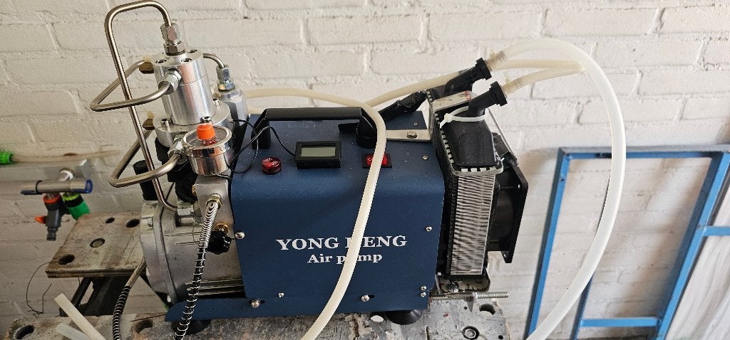 HighPressure Compressor Yong Heng 300bar, Doe-het-zelf en Verbouw, Compressors, Ophalen of Verzenden, Zo goed als nieuw, Mobiel