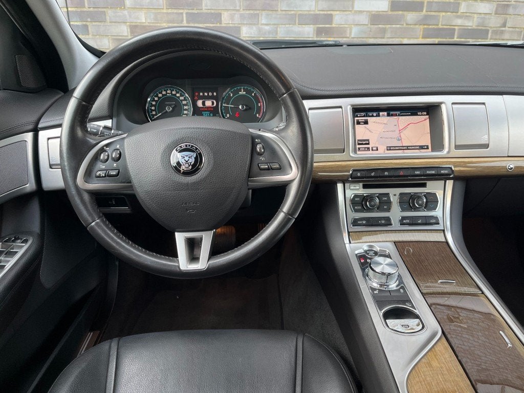 Jaguar XF 2.2D BUS. ED. - LEDER - CAMERA - ORG. NL., Auto's, Jaguar, Automaat, Euro 5, Achterwielaandrijving, Gebruikt