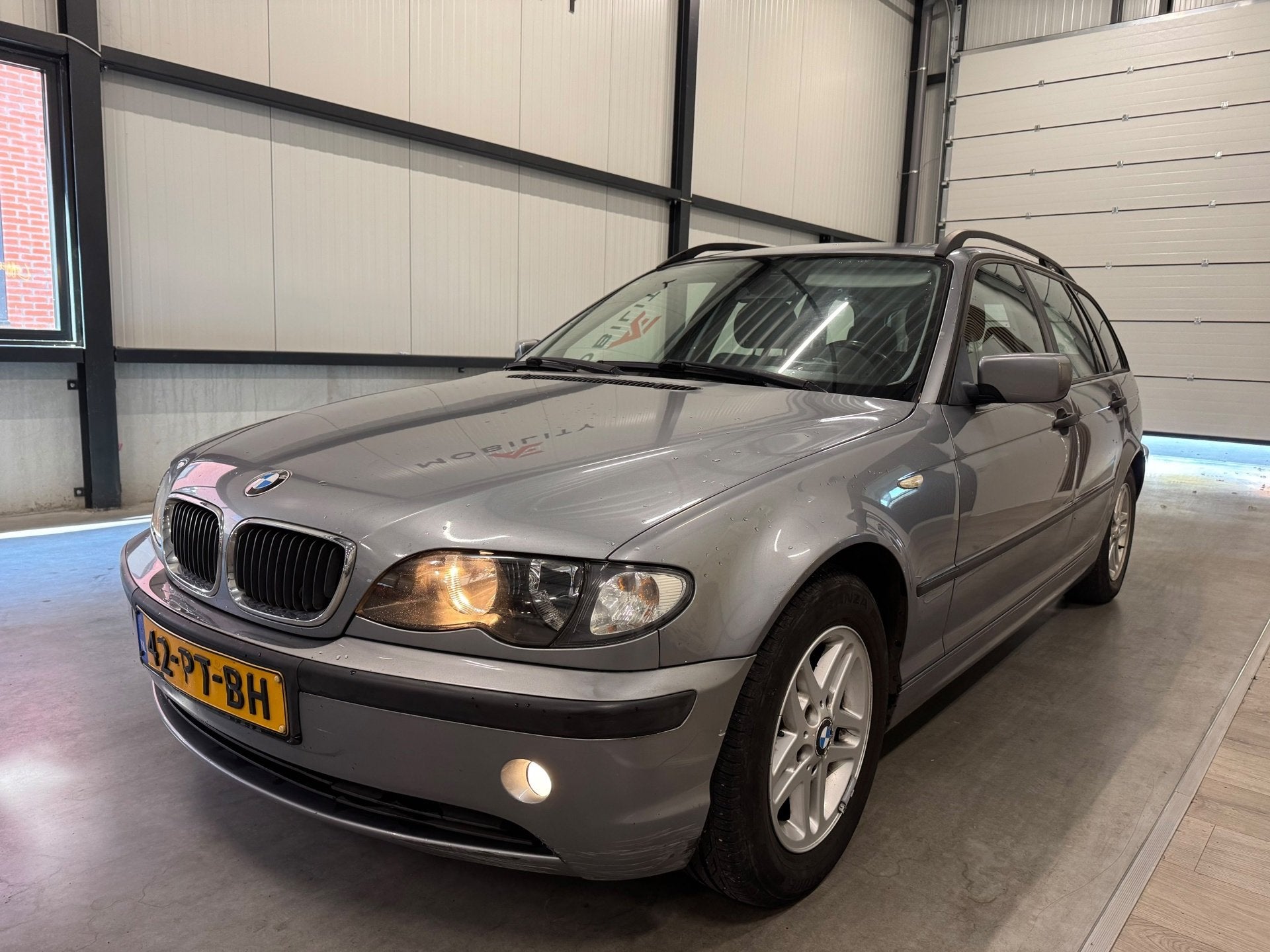 BMW 3-serie Touring 316i Black&Silver II 2004, Auto's, Achterwielaandrijving, 4 cilinders, Handgeschakeld, Verwarmde buitenspiegels
