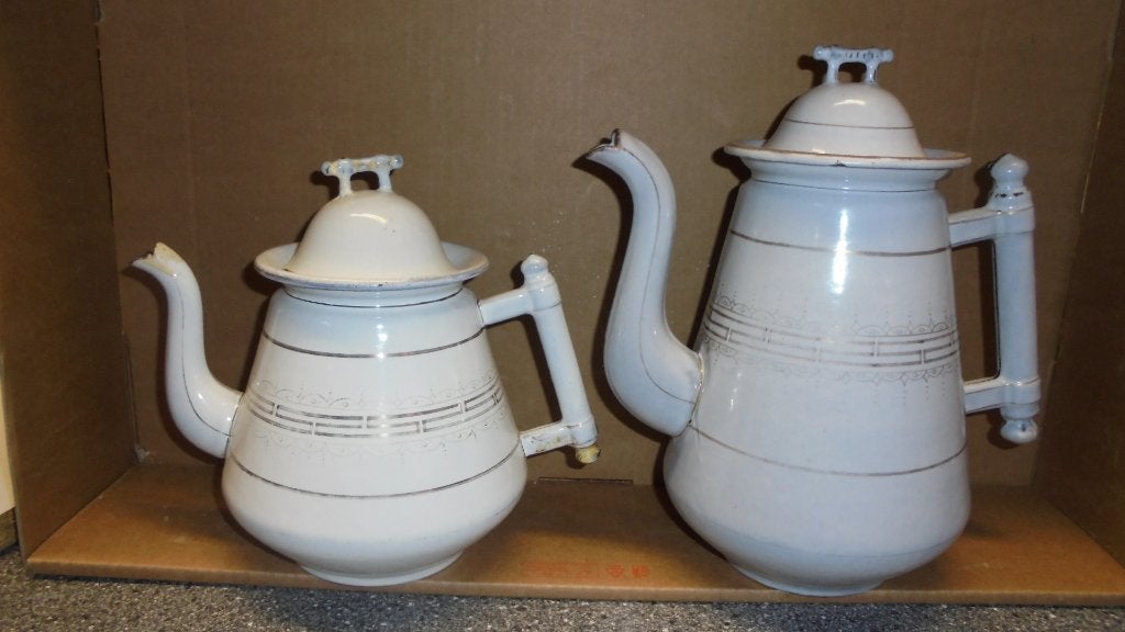 emaille theepot H20 & koffiekan H27 met luciferhandvat, Ophalen