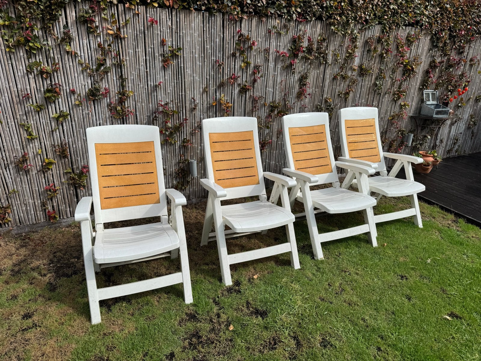 4x Verstelbare tuinstoelen wit met houtlook, Ophalen, Gebruikt, Kunststof, Verstelbaar