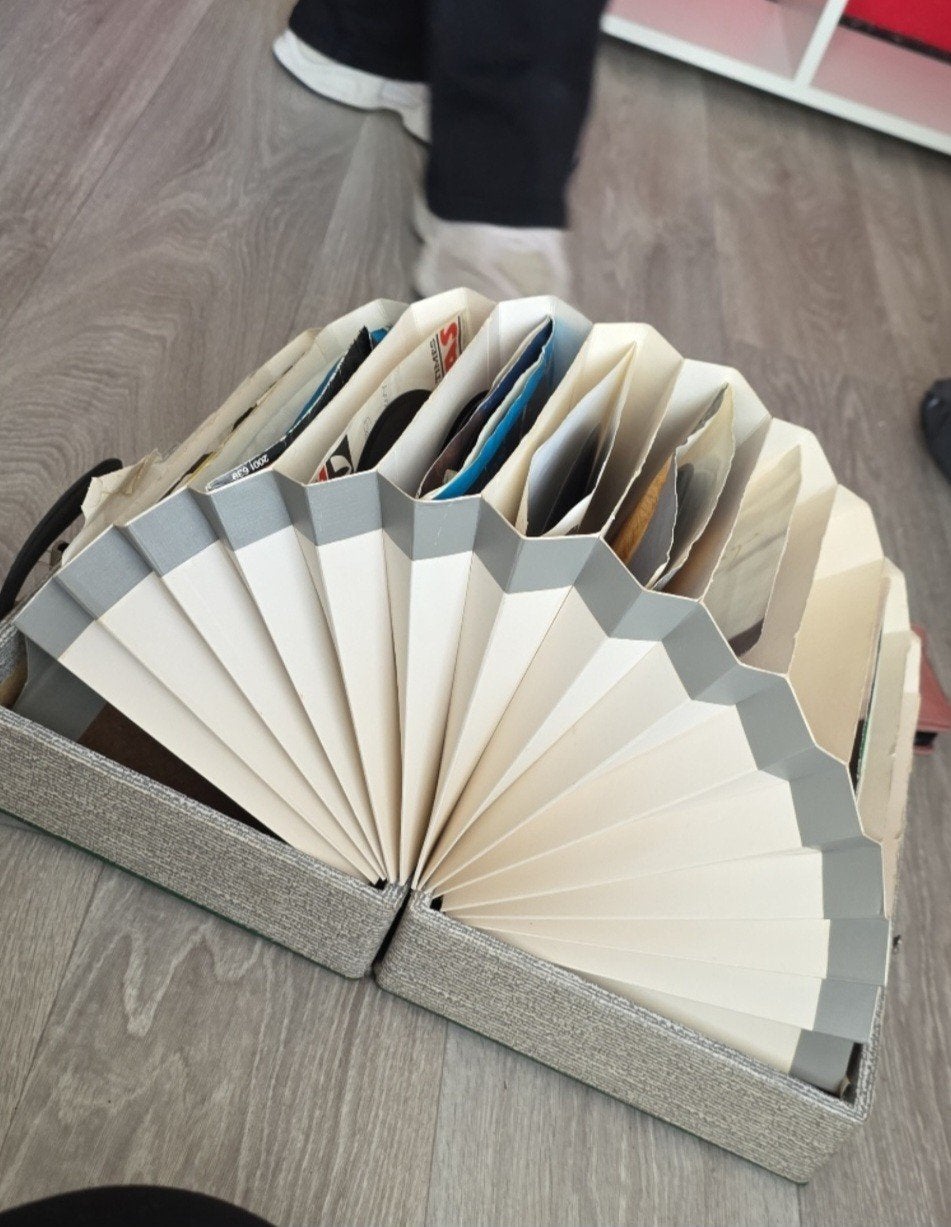Partij 7 inch singles met opbergbox - Diverse artiesten, Cd's en Dvd's, Ophalen, Gebruikt, 7 inch, Fotohoes