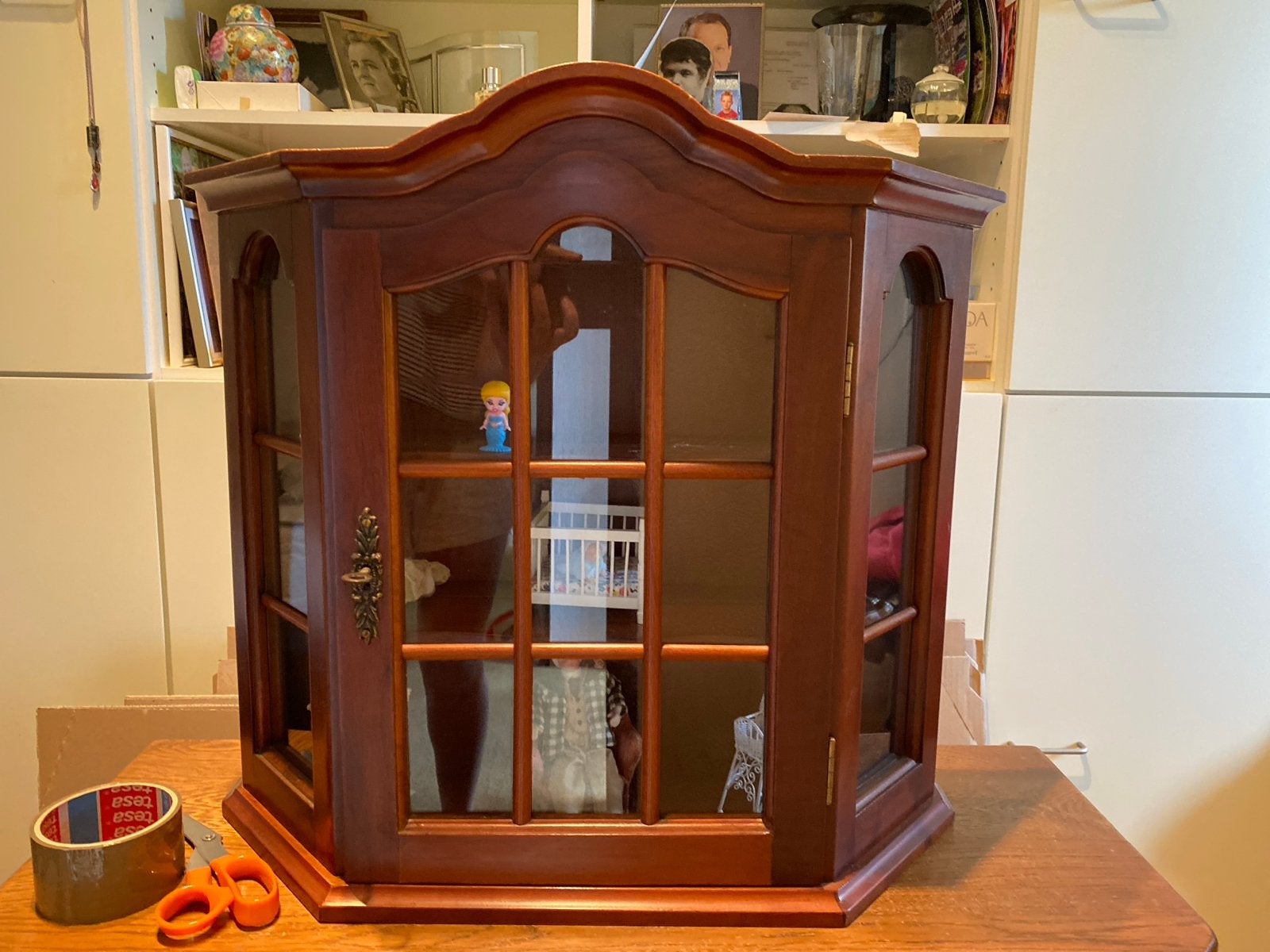 Klassieke houten vitrinekast - Gratis af te halen, Huis en Inrichting, Kasten | Vitrinekasten, Ophalen, Gebruikt, 50 tot 100 cm