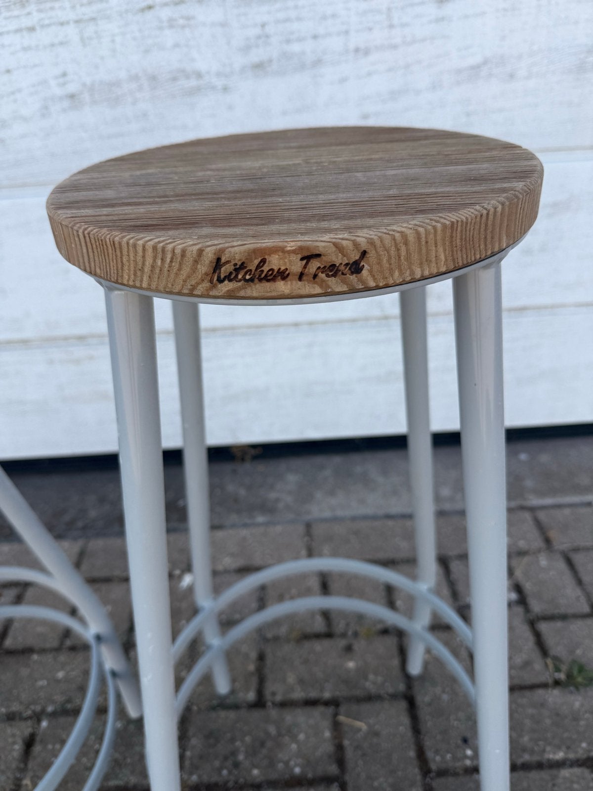 Set van 2 barkrukken met houten zitting en metalen onderstel, Gebruikt, 60 tot 90 cm, Ophalen of Verzenden, Hout