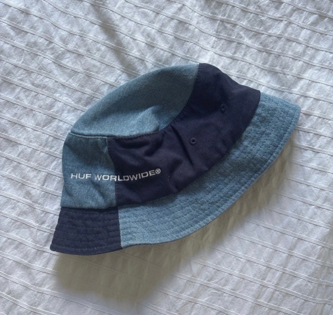 HUF Worldwide Bucket Hat - Denim Patchwork, Ophalen of Verzenden, Zo goed als nieuw, Hoed