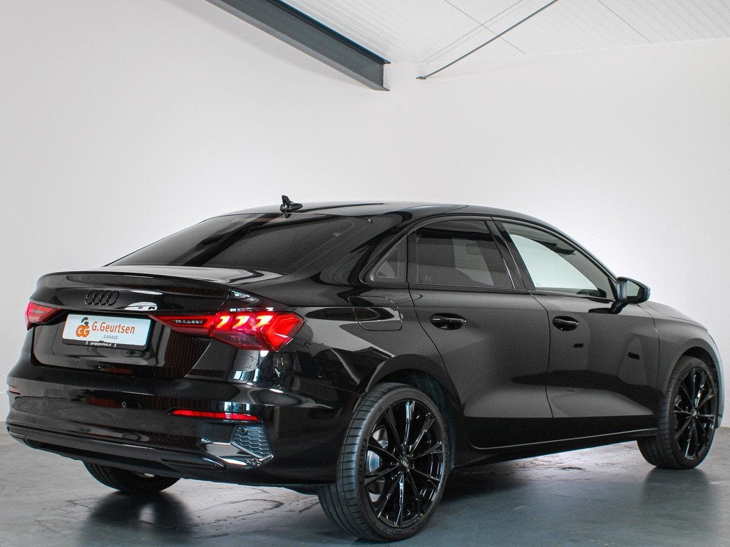 Audi A3 Limousine 35 TFSI Business edition Standkachel, Appl, Auto's, Stof, 4 cilinders, 150 pk, Zwart