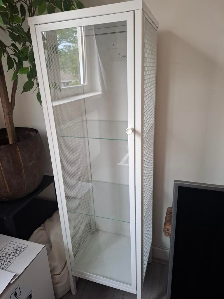 IKEA Vitrinekast met glazen planken, Huis en Inrichting, Kasten | Vitrinekasten, Minder dan 50 cm, Met deur(en), Modern, Industrieel