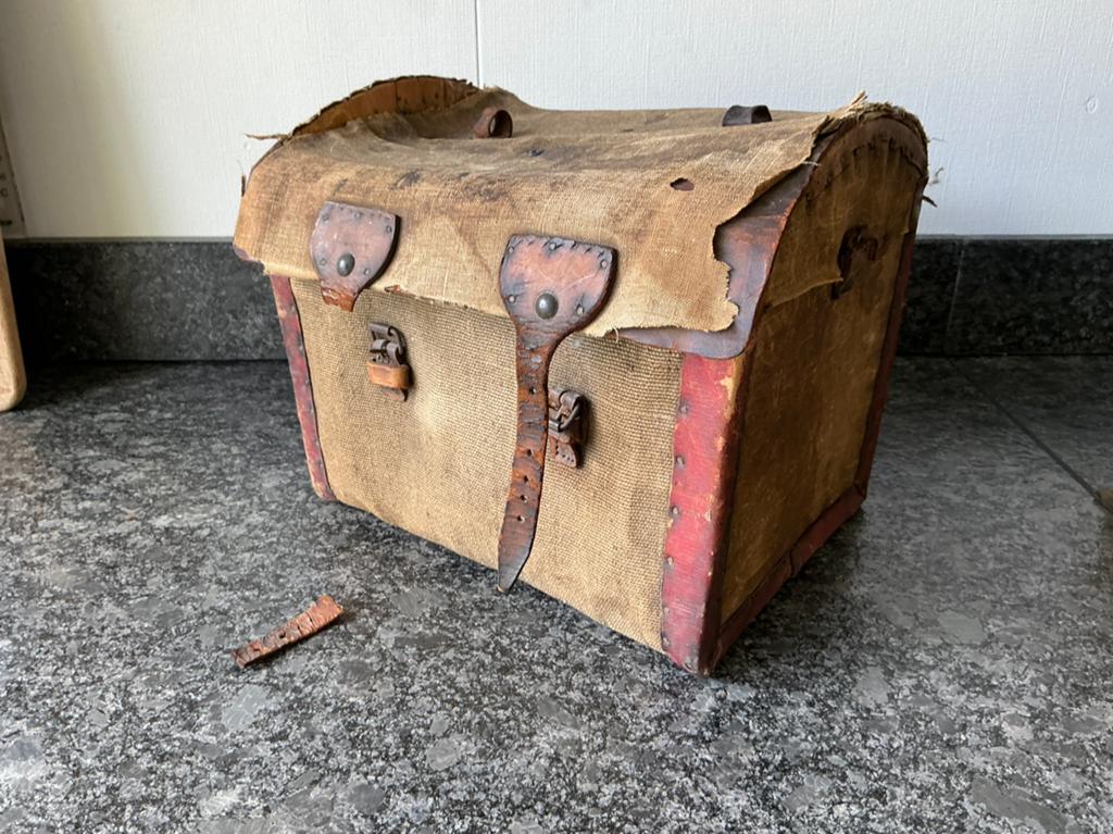Authentiek legerkoffertje, Ophalen