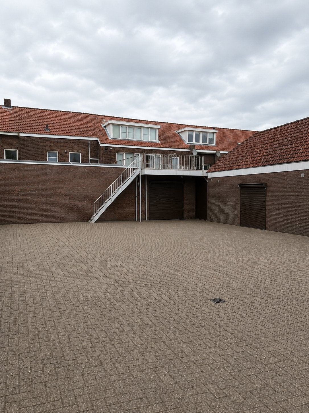 Buitenterrein 400m2 afsluitbaar