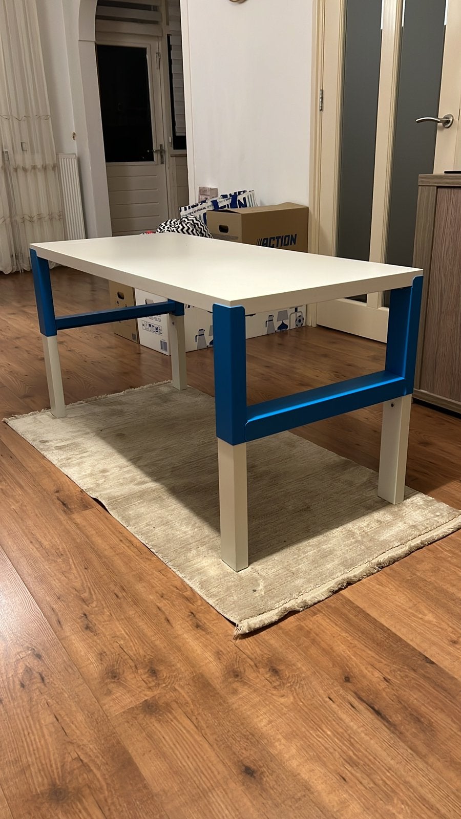 Bureau, Huis en Inrichting, Bureaus, Ophalen, Kinderbureau, Zo goed als nieuw, IKEA