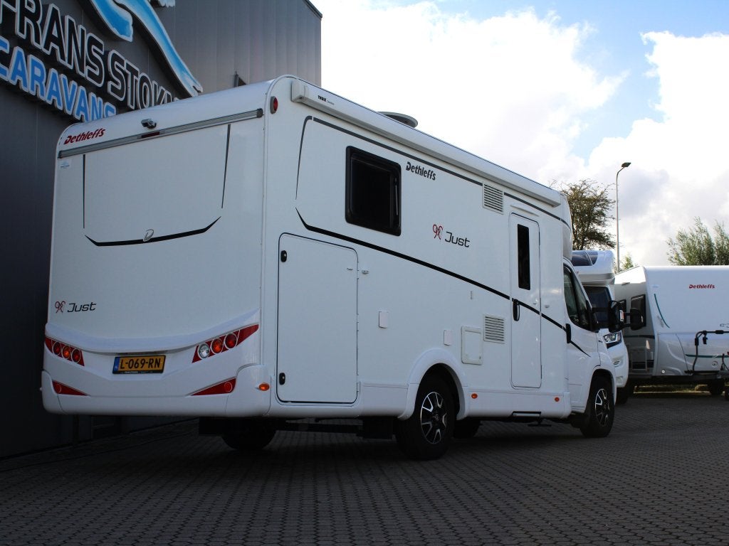 Dethleffs Just Go T 7052 DBM Queensbed, Automaat, Koelkast, Ringverwarming, Fiat