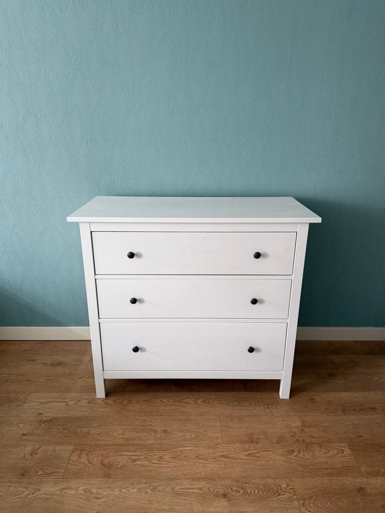 IKEA Hemnes Ladekast (3 lades), Huis en Inrichting, Kasten | Ladekasten, Ophalen, 100 tot 150 cm, Zo goed als nieuw, 3 of 4 laden