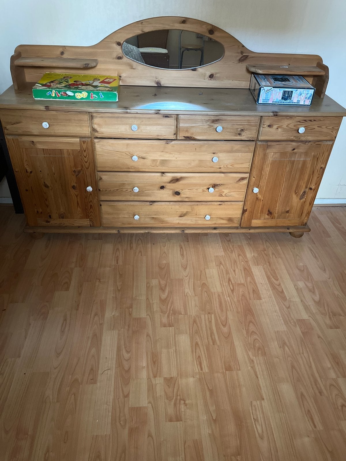 Grenen dressoir met spiegel en veel opbergruimte, Huis en Inrichting, Kasten | Dressoirs, Gebruikt, 150 tot 200 cm, 25 tot 50 cm