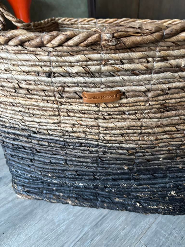 Riviera Maison Mand - Tweekleurig Riet, Huis en Inrichting, Ophalen, Mand, Zo goed als nieuw, Riet